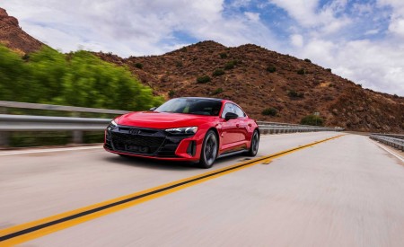 2022 Audi RS E-Tron GT (Color: Tango Red Metallic) Front Three-Quarter Wallpapers 450x275 (88)