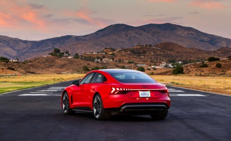 2022 Audi RS E-Tron GT (Color: Tango Red Metallic) Rear Wallpapers 450x275 (94)