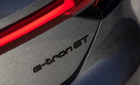 2022 Audi RS e-tron GT Badge Wallpapers 450x275 (43)