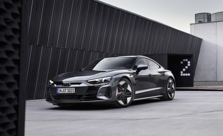 2022 Audi RS e-tron GT (Color: Daytona Grey) Front Three-Quarter Wallpapers 450x275 (138)