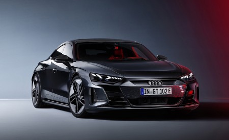 2022 Audi RS e-tron GT (Color: Daytona Grey) Front Three-Quarter Wallpapers 450x275 (68)