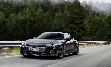 2022 Audi RS e-tron GT (Color: Daytona Grey) Front Three-Quarter Wallpapers 450x275 (57)