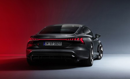 2022 Audi RS e-tron GT (Color: Daytona Grey) Rear Wallpapers  450x275 (70)