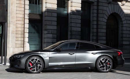 2022 Audi RS e-tron GT (Color: Daytona Grey) Side Wallpapers 450x275 (123)