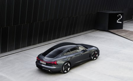 2022 Audi RS e-tron GT (Color: Daytona Grey) Top Wallpapers 450x275 (144)