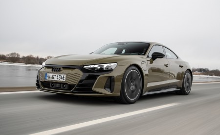 2022 Audi RS e-tron GT (Color: Tactical Green Metallic) Front Three-Quarter Wallpapers 450x275 (2)