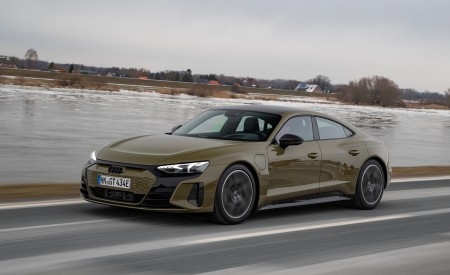 2022 Audi RS e-tron GT (Color: Tactical Green Metallic) Front Three-Quarter Wallpapers 450x275 (3)