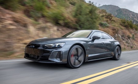 2022 Audi RS e-tron GT Front Three-Quarter Wallpapers  450x275 (9)