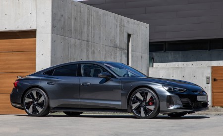 2022 Audi RS e-tron GT Front Three-Quarter Wallpapers  450x275 (32)