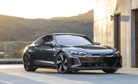 2022 Audi RS e-tron GT Front Three-Quarter Wallpapers  450x275 (20)