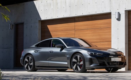 2022 Audi RS e-tron GT Front Three-Quarter Wallpapers 450x275 (33)