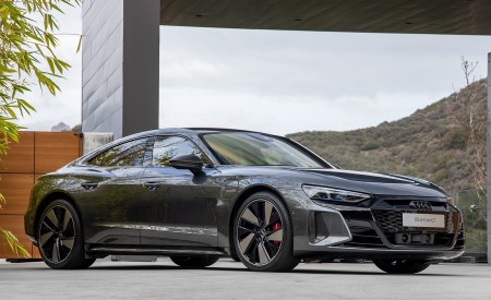 2022 Audi RS e-tron GT Front Three-Quarter Wallpapers  450x275 (21)