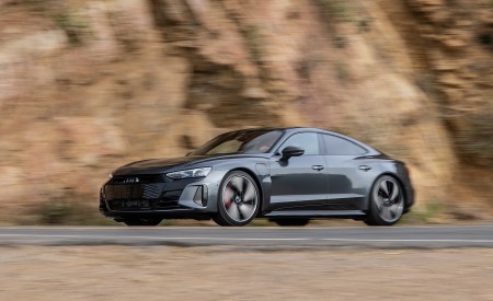 2022 Audi RS e-tron GT Front Three-Quarter Wallpapers 450x275 (11)
