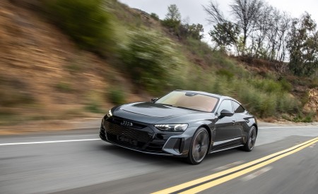 2022 Audi RS e-tron GT Front Three-Quarter Wallpapers 450x275 (7)