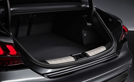 2022 Audi RS e-tron GT Trunk Wallpapers 450x275 (82)