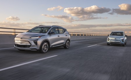 2022 Chevrolet Bolt EUV Front Three-Quarter Wallpapers  450x275 (4)