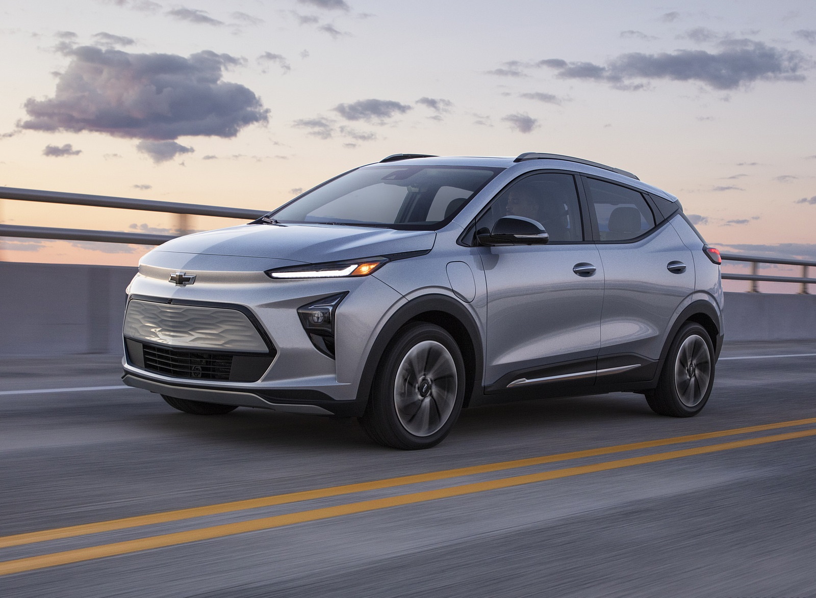 2022 Chevrolet Bolt EUV Front Three-Quarter Wallpapers  (2)