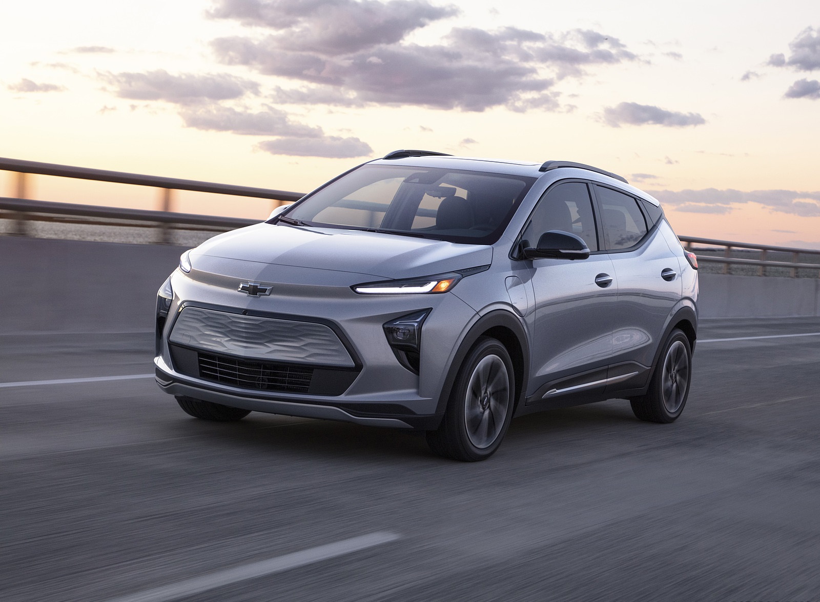 2022 Chevrolet Bolt EUV Front Three-Quarter Wallpapers  (1)