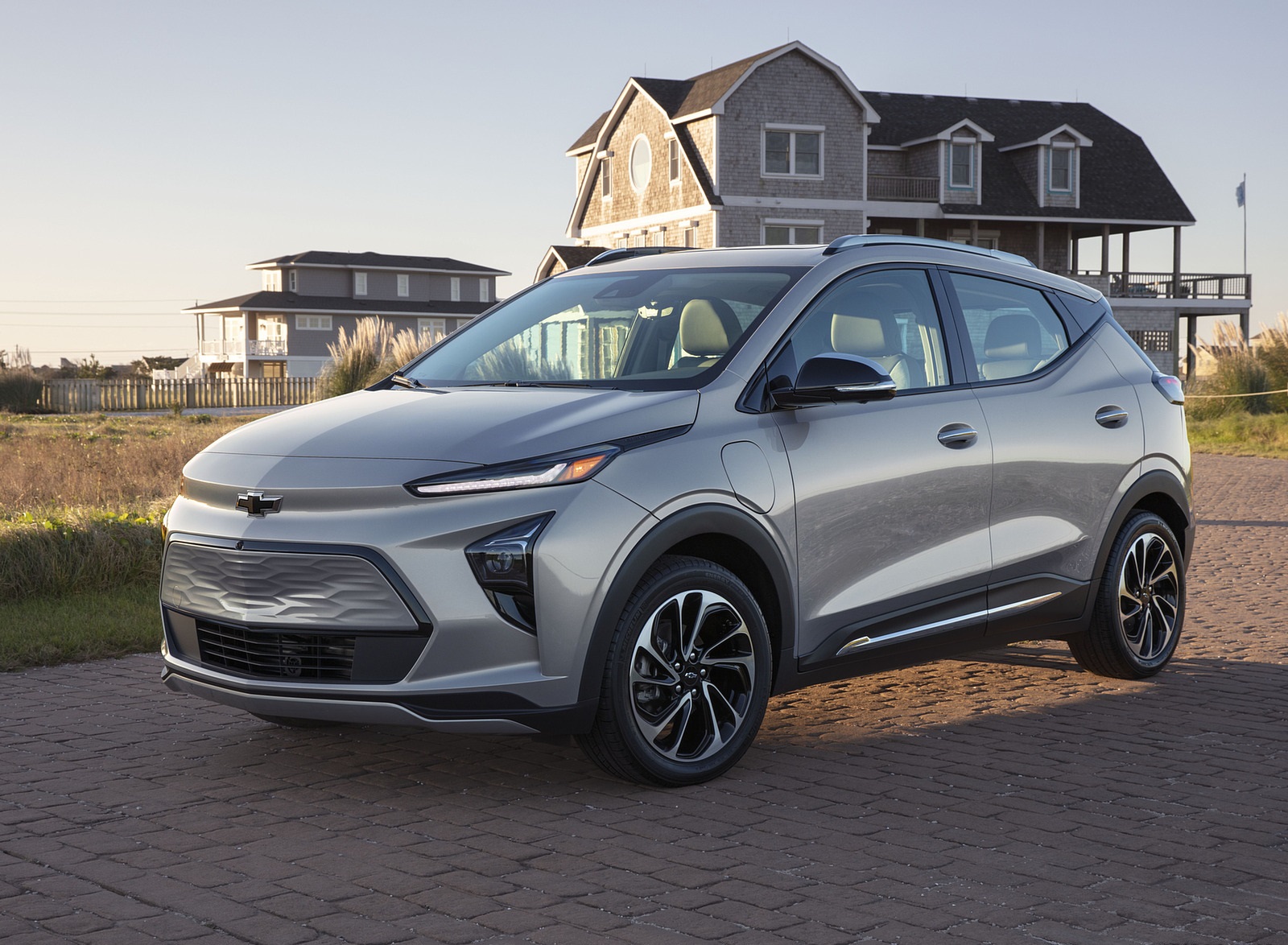 2022 Chevrolet Bolt EUV Front Three-Quarter Wallpapers (9)