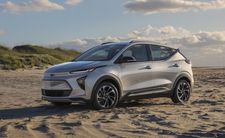 2022 Chevrolet Bolt EUV Front Three-Quarter Wallpapers 450x275 (5)