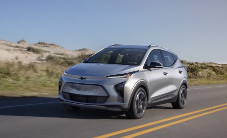 2022 Chevrolet Bolt EUV Front Three-Quarter Wallpapers 450x275 (3)