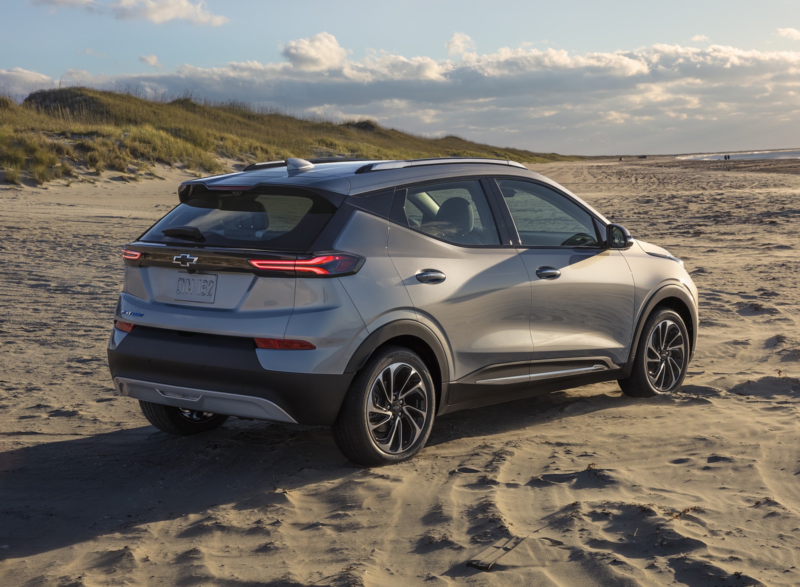 2022 Chevrolet Bolt EUV Rear Three-Quarter Wallpapers  (6)