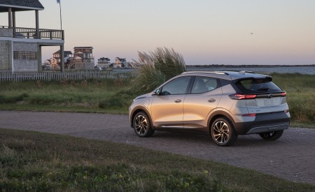 2022 Chevrolet Bolt EUV Rear Three-Quarter Wallpapers 450x275 (10)