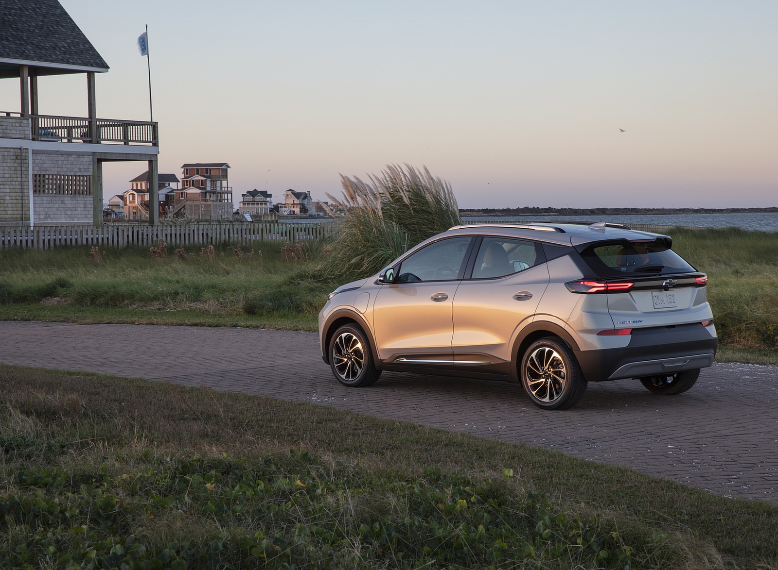 2022 Chevrolet Bolt EUV Rear Three-Quarter Wallpapers (10)