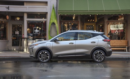 2022 Chevrolet Bolt EUV Side Wallpapers 450x275 (12)