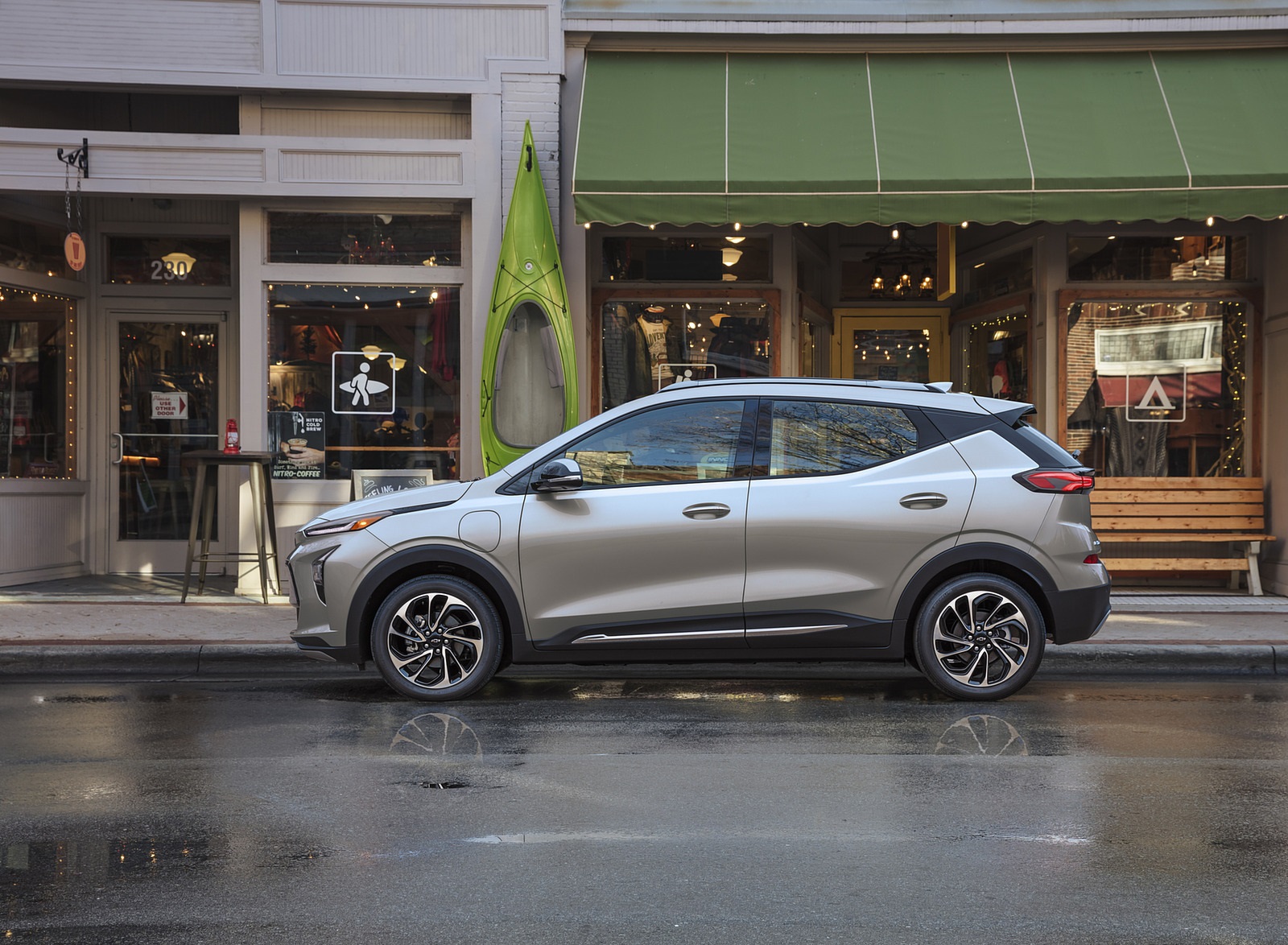 2022 Chevrolet Bolt EUV Side Wallpapers (12)