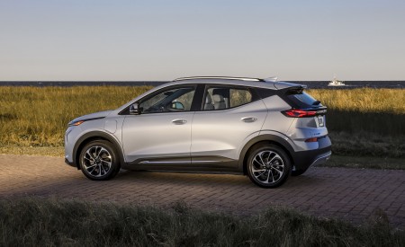 2022 Chevrolet Bolt EUV Side Wallpapers 450x275 (11)