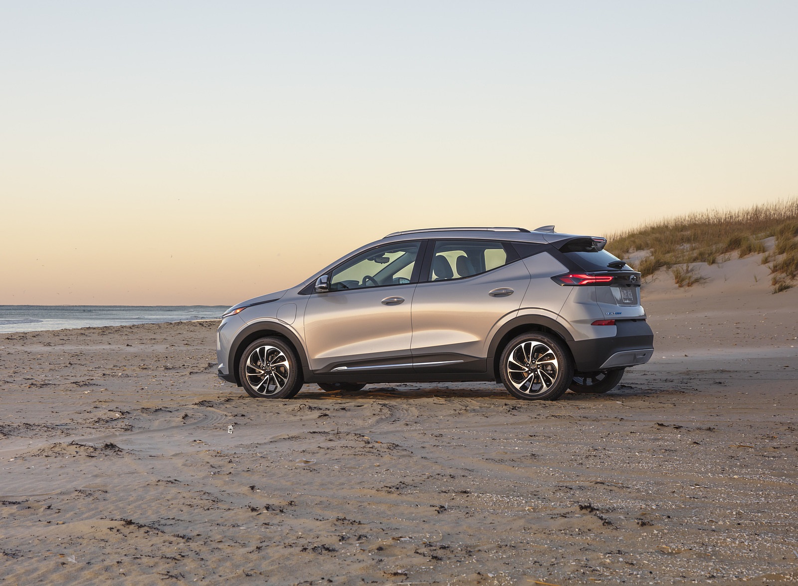 2022 Chevrolet Bolt EUV Side Wallpapers (8)