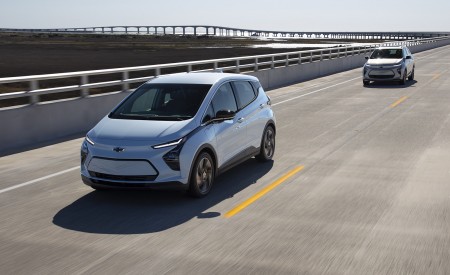 2022 Chevrolet Bolt EV Front Three-Quarter Wallpapers 450x275 (2)