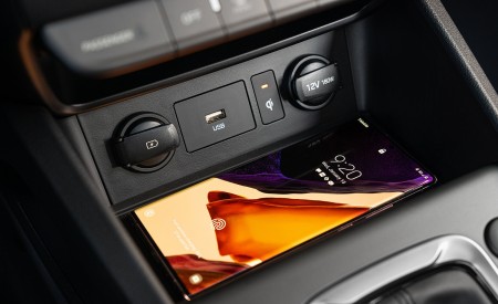 2022 Hyundai Kona Limited Central Console Wallpapers  450x275 (16)