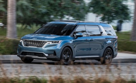 2022 Kia Carnival Front Three-Quarter Wallpapers  450x275 (2)