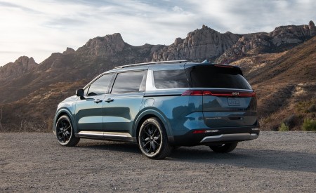 2022 Kia Carnival Rear Three-Quarter Wallpapers 450x275 (8)