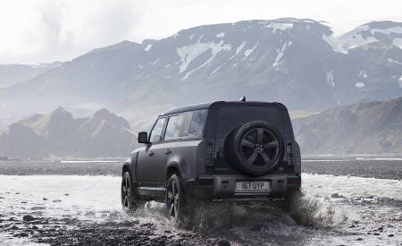 2022 Land Rover Defender V8 110 Carpathian Edition Rear Three-Quarter Wallpapers 450x275 (7)