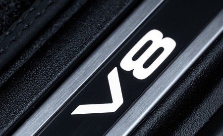 2022 Land Rover Defender V8 110 Door Sill Wallpapers 450x275 (34)