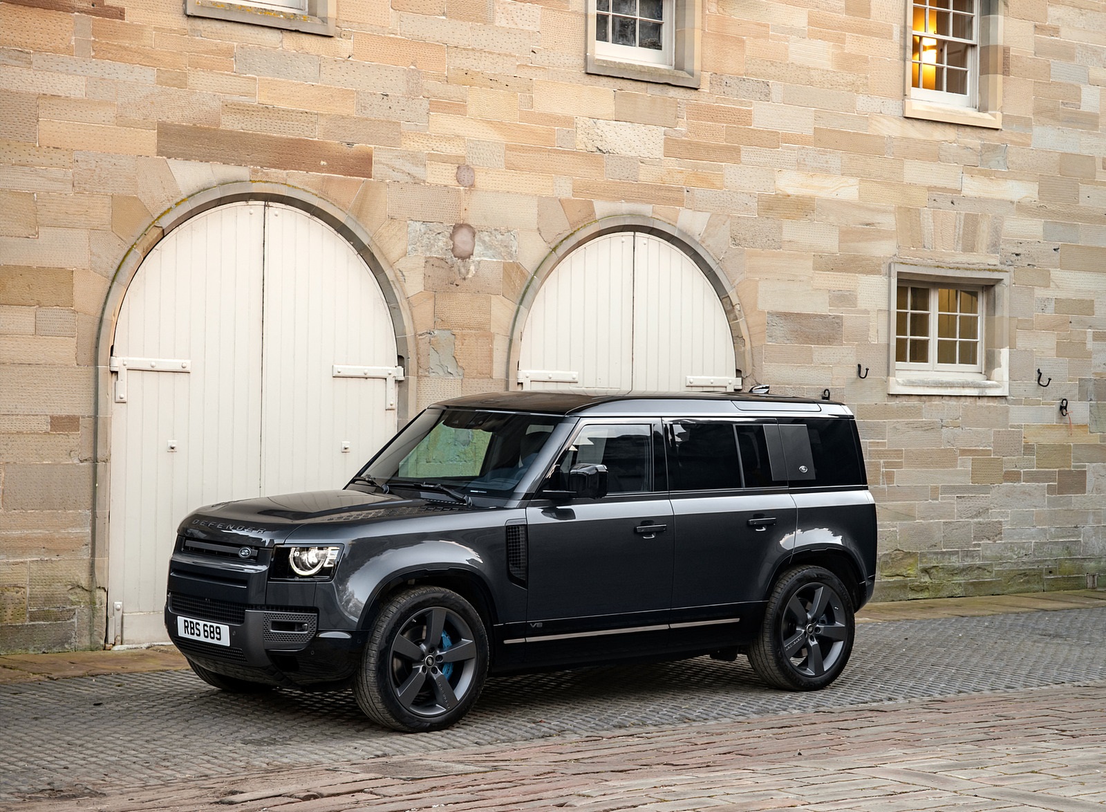 2022 Land Rover Defender V8 110 Front Three-Quarter Wallpapers  (11)