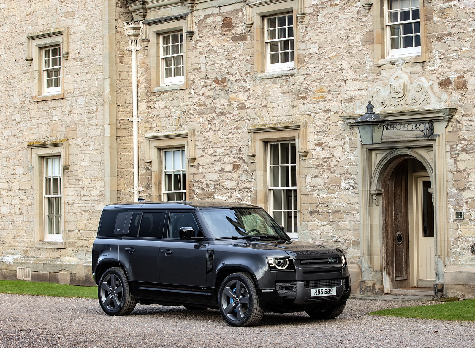 2022 Land Rover Defender V8 110 Front Three-Quarter Wallpapers  (12)