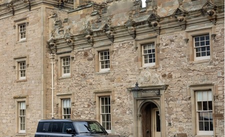 2022 Land Rover Defender V8 110 Front Three-Quarter Wallpapers 450x275 (13)