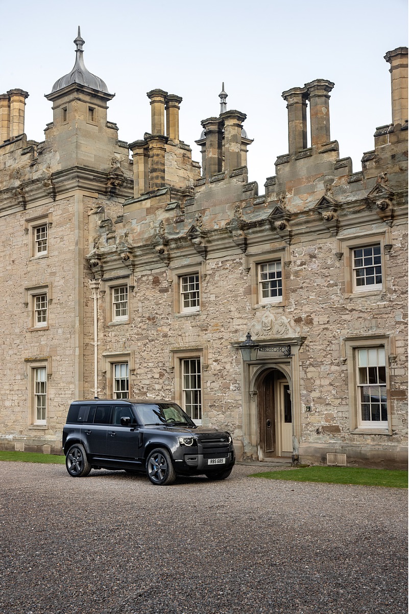 2022 Land Rover Defender V8 110 Front Three-Quarter Wallpapers (13)