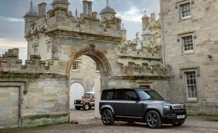 2022 Land Rover Defender V8 110 Front Three-Quarter Wallpapers 450x275 (14)