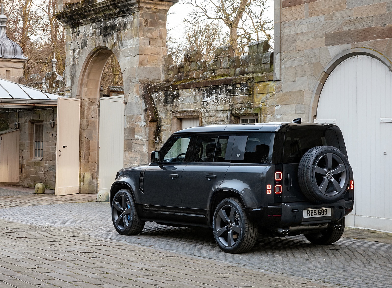 2022 Land Rover Defender V8 110 Rear Three-Quarter Wallpapers  (15)