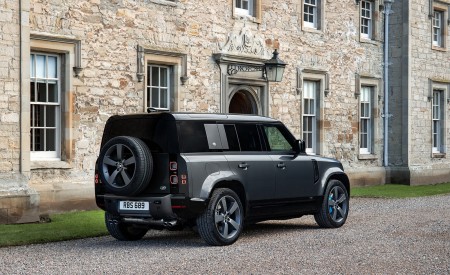 2022 Land Rover Defender V8 110 Rear Three-Quarter Wallpapers  450x275 (17)