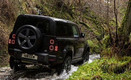 2022 Land Rover Defender V8 90 Off-Road Wallpapers  450x275 (28)