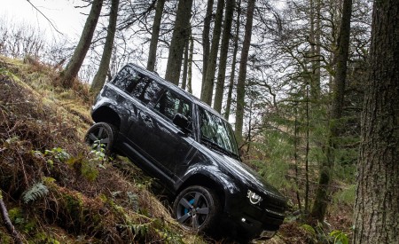 2022 Land Rover Defender V8 90 Off-Road Wallpapers  450x275 (31)