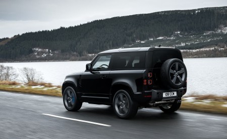 2022 Land Rover Defender V8 90 Rear Three-Quarter Wallpapers  450x275 (6)