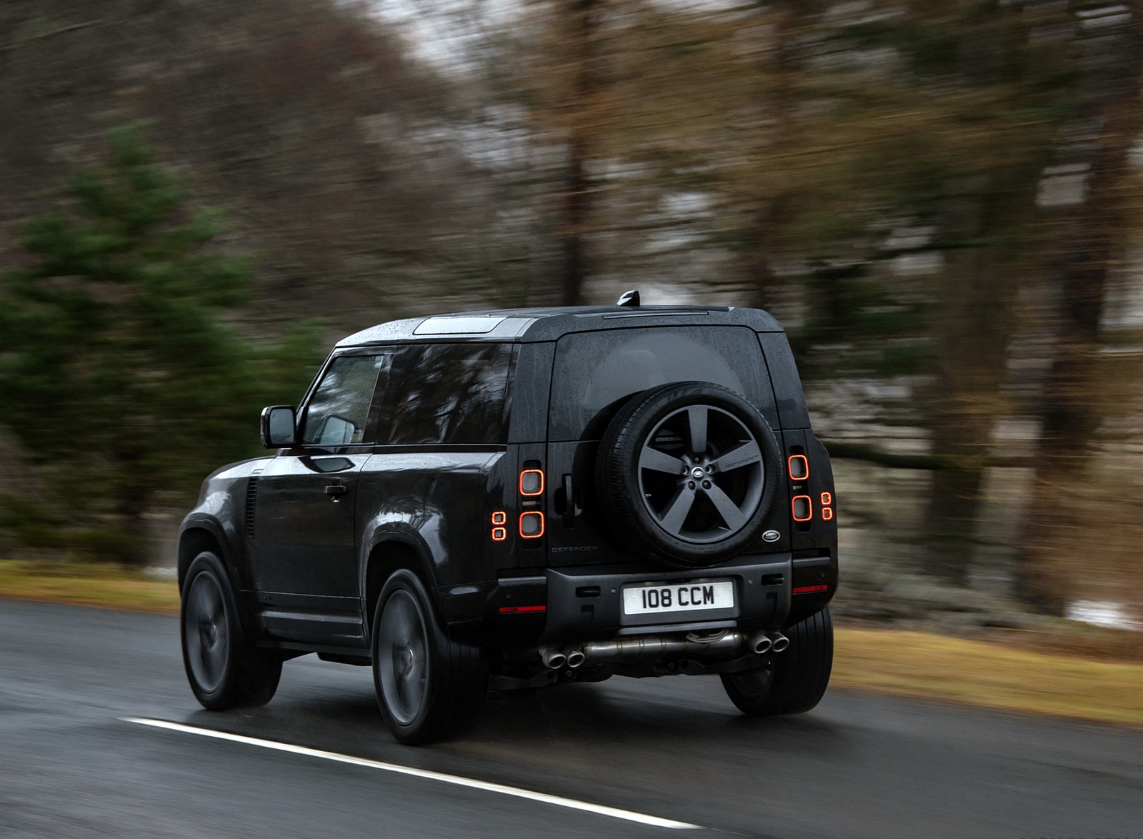 2022 Land Rover Defender V8 90 Rear Three-Quarter Wallpapers (11)