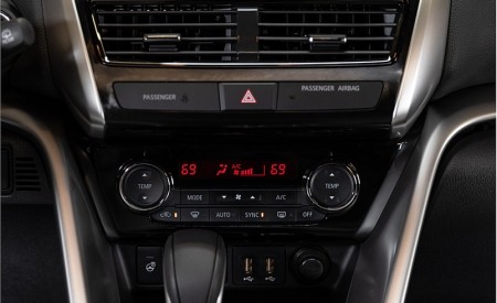 2022 Mitsubishi Eclipse Cross Central Console Wallpapers  450x275 (31)